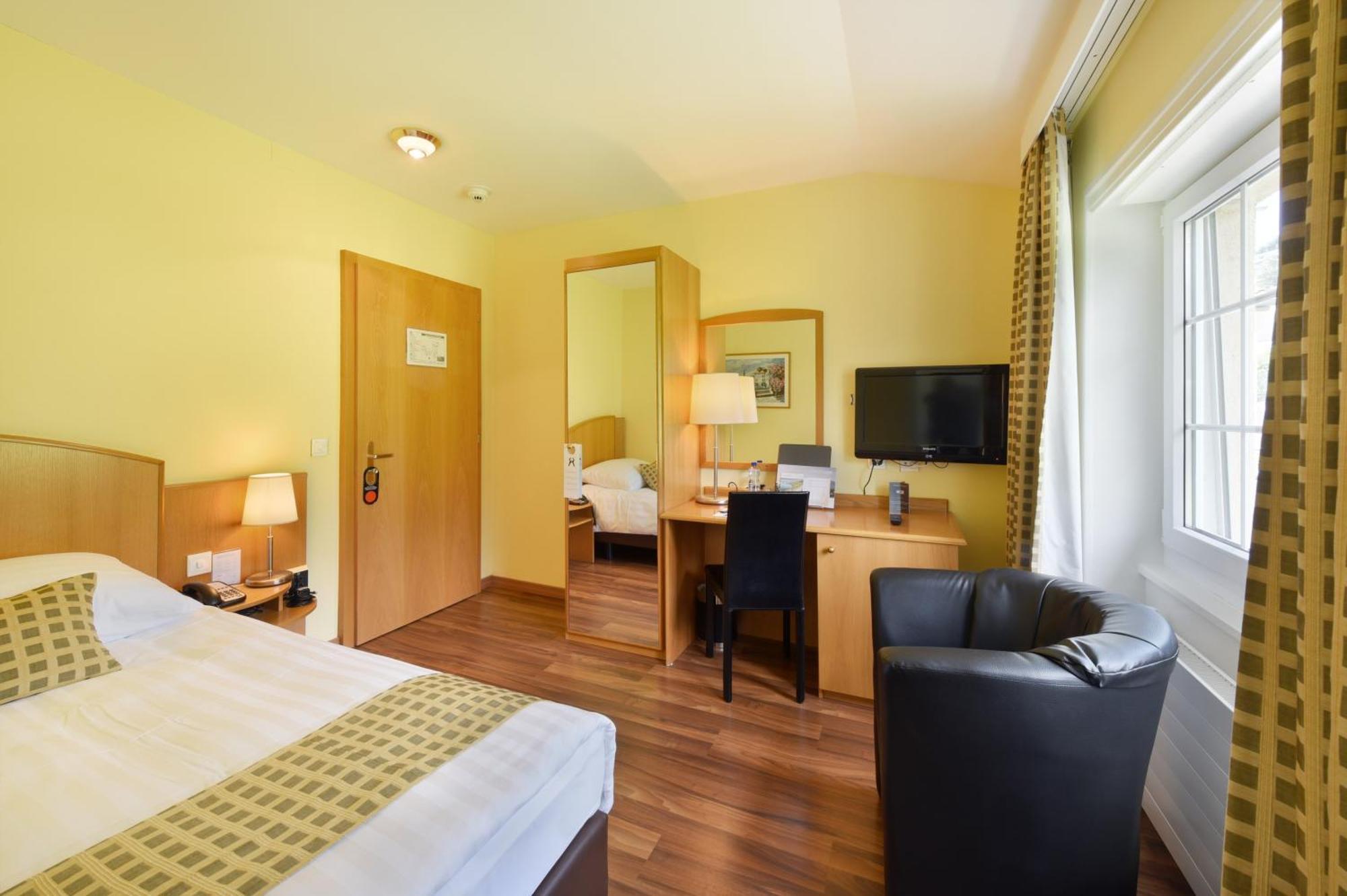 Du Leman - Jongny Hotel 3*